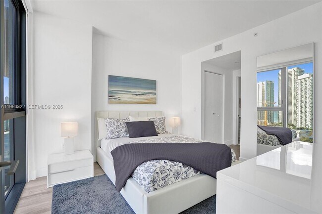 Building Photo - 121 NE 34th St