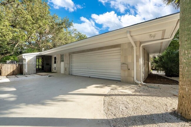 Building Photo - 5305 SW 62nd Ave
