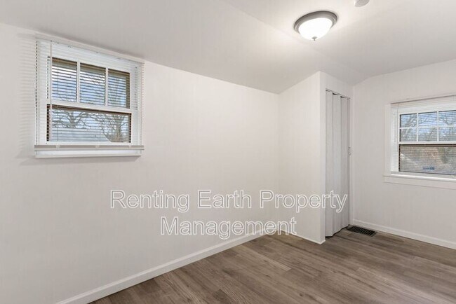 Building Photo - 9746 Diamond Dr