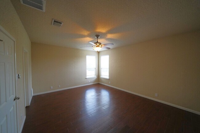 Building Photo - Beautiful One Story Home in Gated Community. Realtor Commission Offered: $500