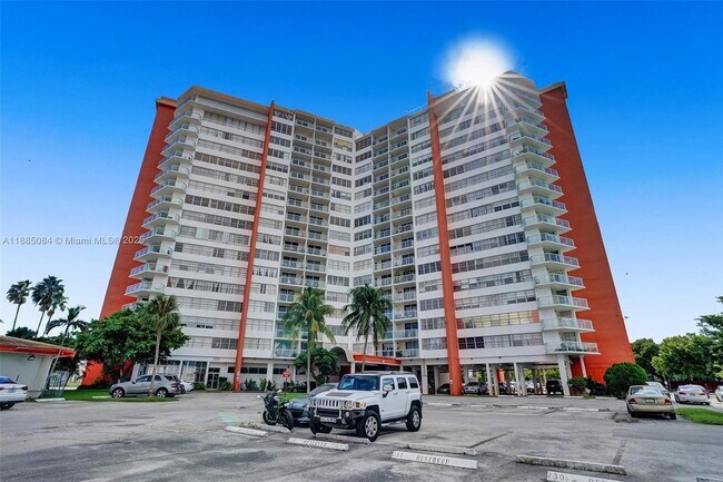 Building Photo - 1351 NE Miami Gardens Dr