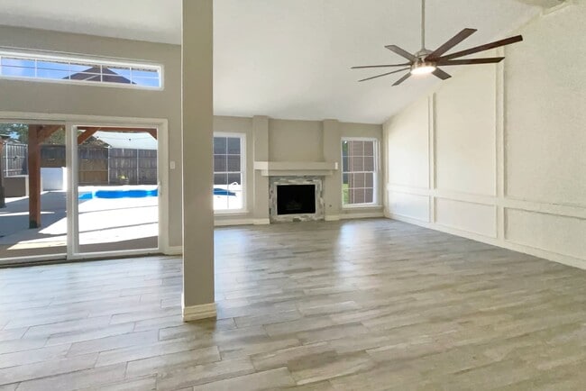 Building Photo - 8017 Spinnaker Cove