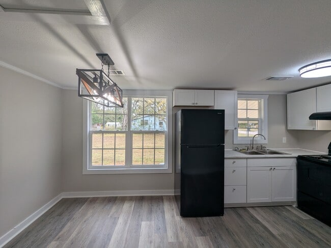 Building Photo - 202 Underwood Dr