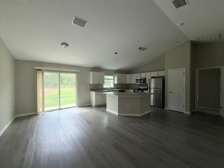 Building Photo - 853 Marion Oaks Mnr