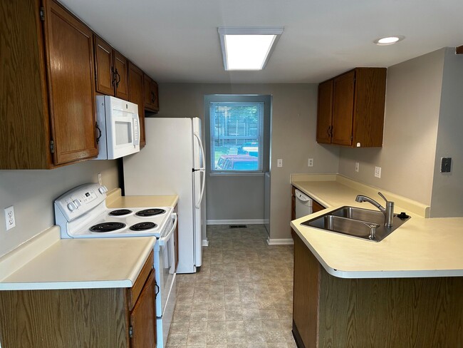Building Photo - 1767 S Pitkin Cir