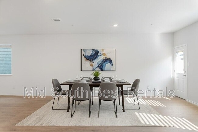 Building Photo - 7015 Vining Dr