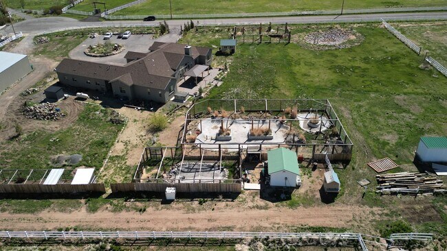 Building Photo - 1015 N Cantlon Ln