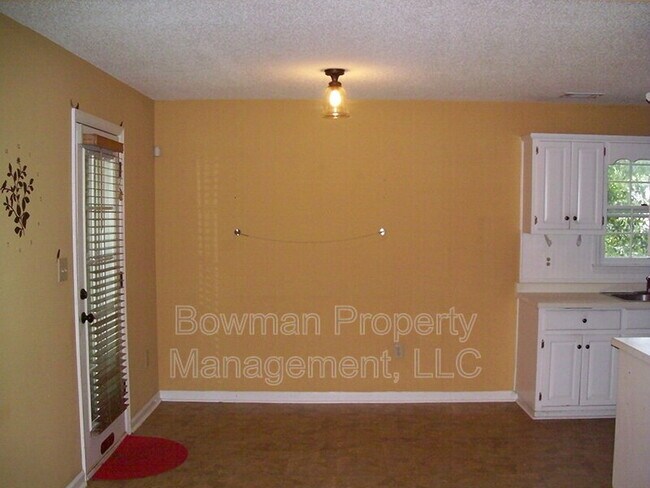 Building Photo - 141 Wakefield Dr