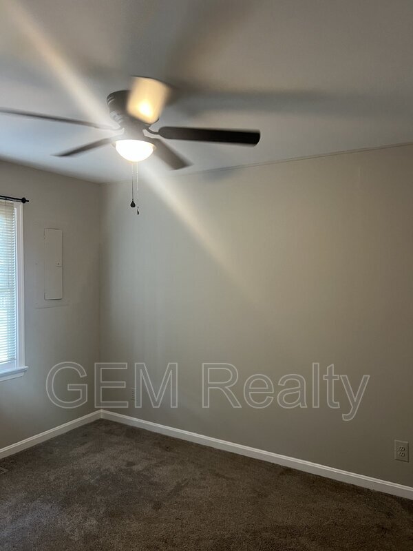 Building Photo - 103 Holmes Ct