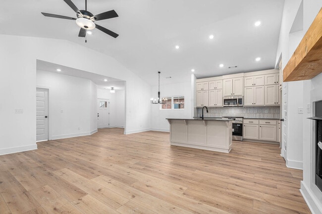 Building Photo - 6804 Fir St