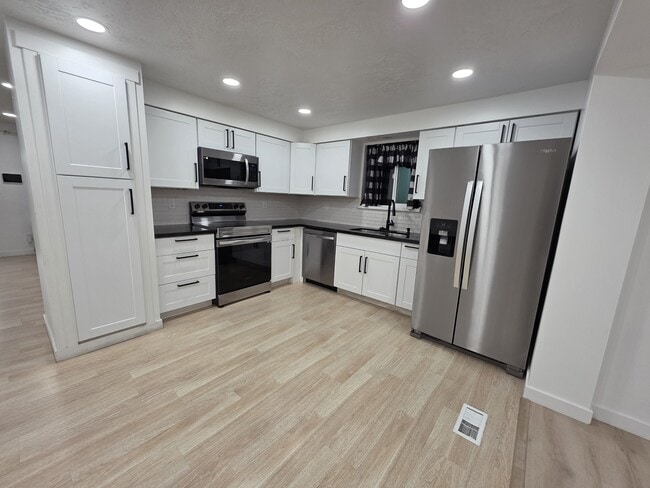 Building Photo - 1606 W 1960 N