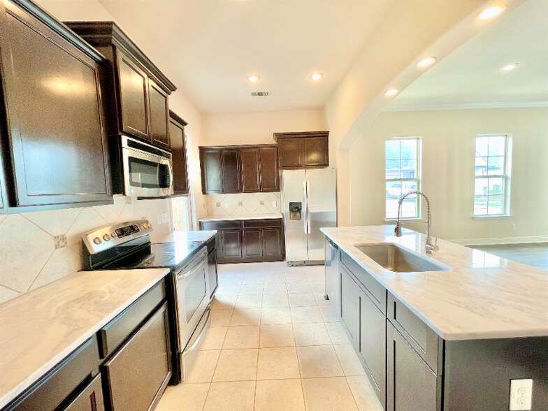 Building Photo - 100 Pettigrove Dr