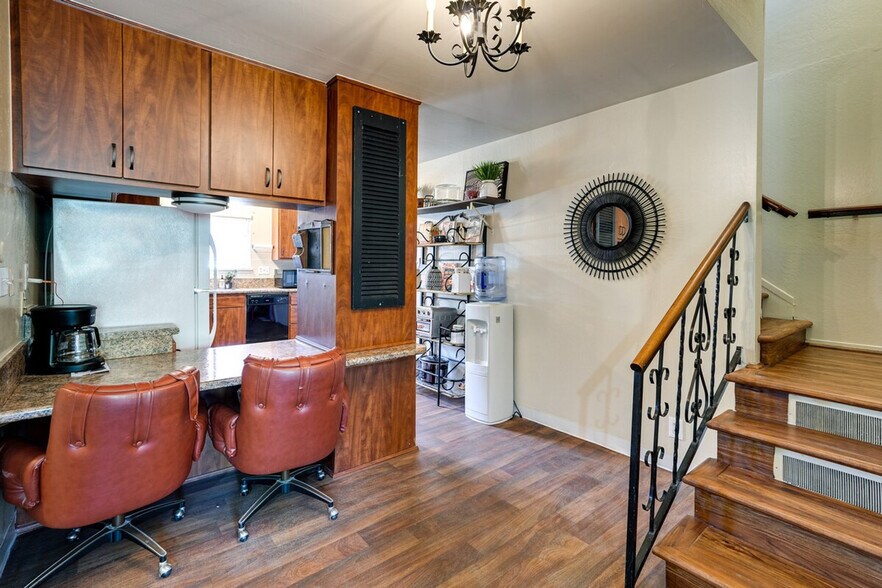 Building Photo - 542 Sheridan St