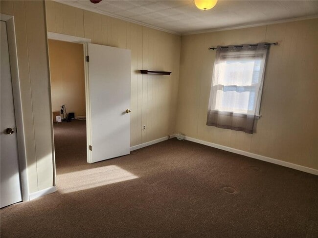 Building Photo - 203 Sweet Ave