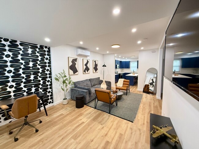 Building Photo - 3260 Reservoir Oval E