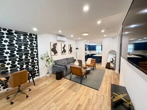 Building Photo - 3260 Reservoir Oval E