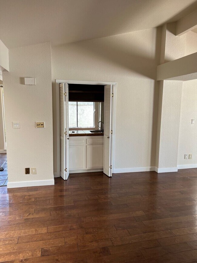 Building Photo - Stunning Views! Lake front 3 bed/2ba Home in Stonegate Community!