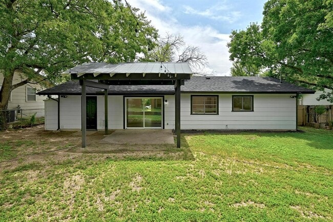 Building Photo - 8520 Bradford Dr