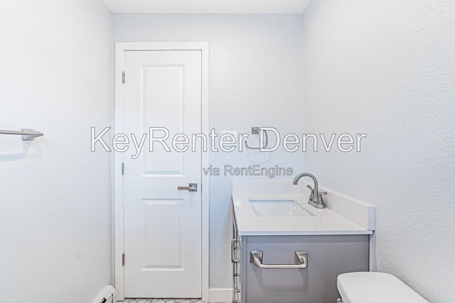 Building Photo - 2356 S Linden Ct