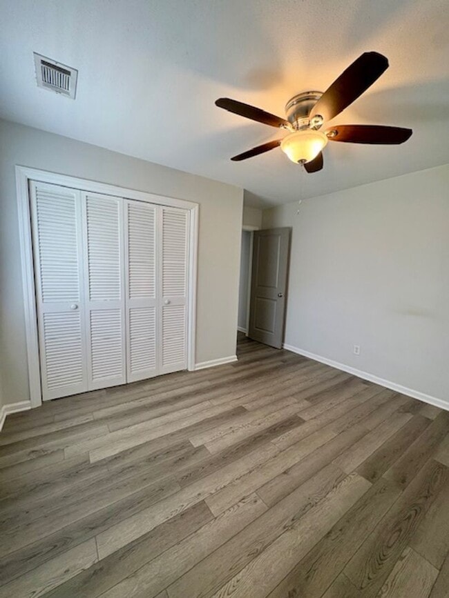Building Photo - Charming Three Bedroom Duplex on Harborvie...