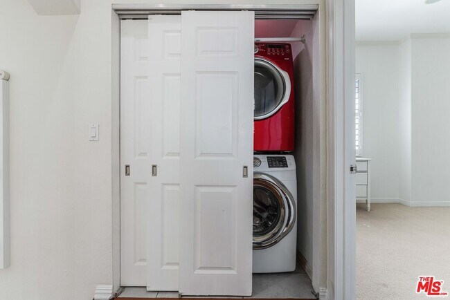 Building Photo - 5734 S Celedon Creek