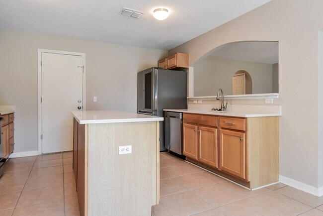 Building Photo - Inviting Two-Story Home in Ruskin	, FL