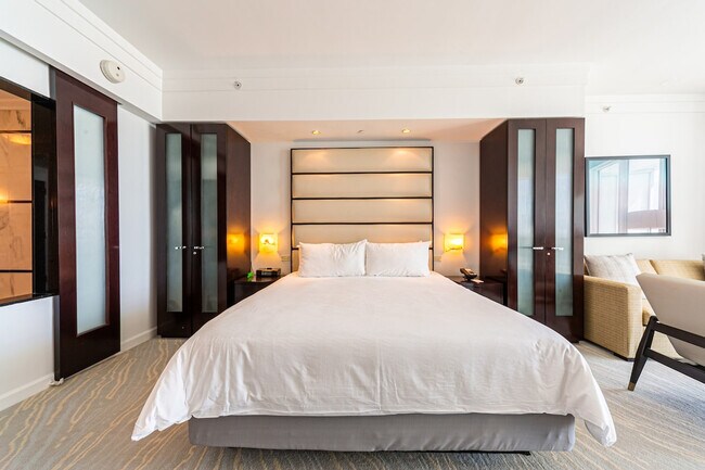 Building Photo - 4391 Collins Ave