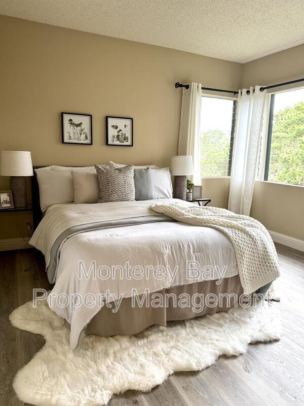 Building Photo - 31 Del Mesa Carmel