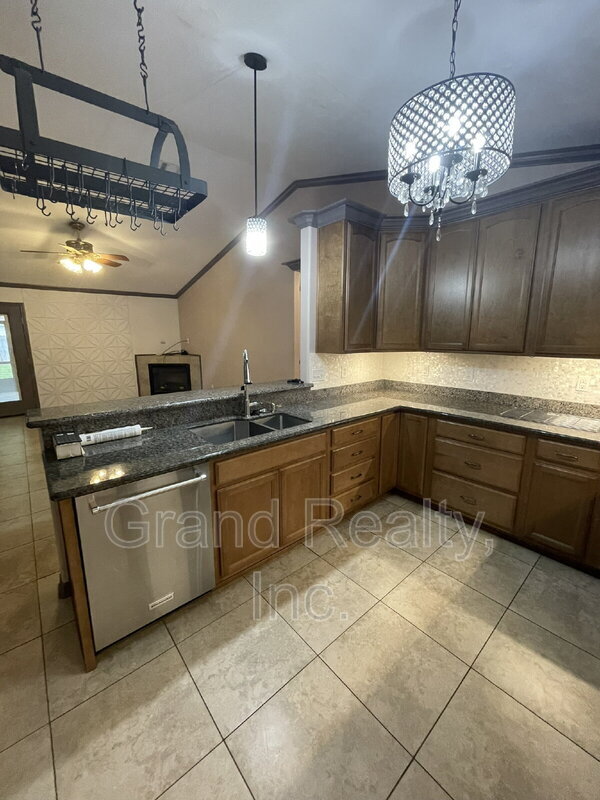 Building Photo - 5022 Patterson Ln