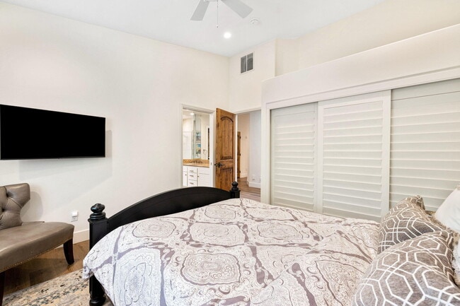 Building Photo - 47210 Heliotrope Dr