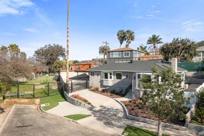 Building Photo - Designer Culver/Fairfax House + Studio | Dog Run & Private Orchard | 3-Car Parking