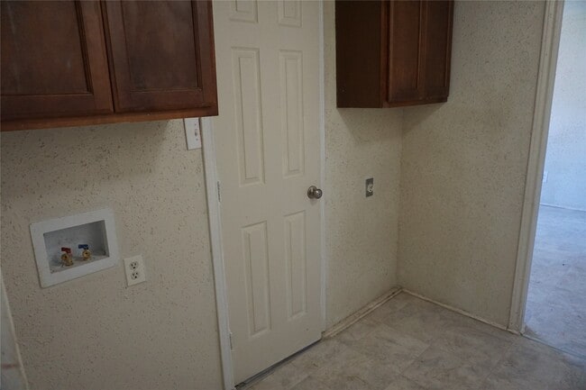 Building Photo - 8979 Gladewood