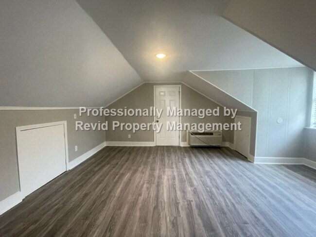 Building Photo - 3523 Barwood Cir