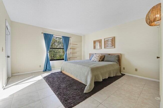 Building Photo - 890 N Federal Hwy