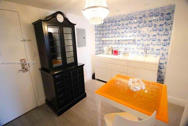 Building Photo - 1100 West Ave