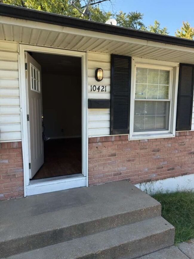 Building Photo - 10421 Renfrew Dr