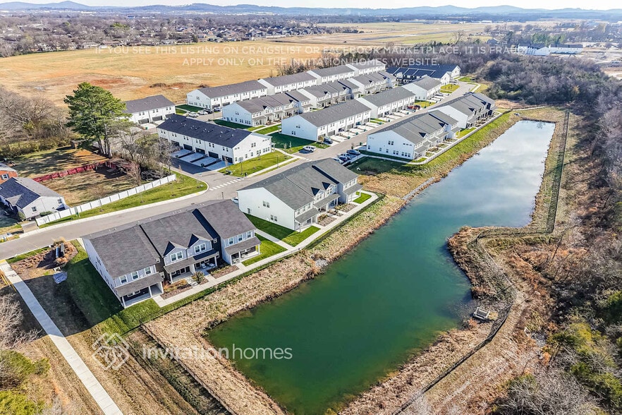 Building Photo - 157 Maybrook Dr