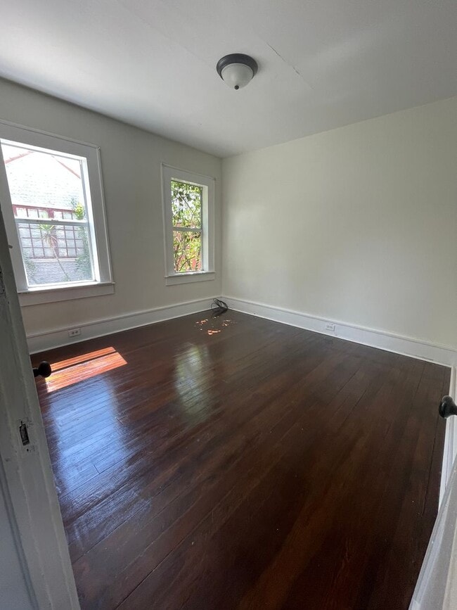 Building Photo - 2 Bed 1 Bath Home | Pet Friendly | Washer ...