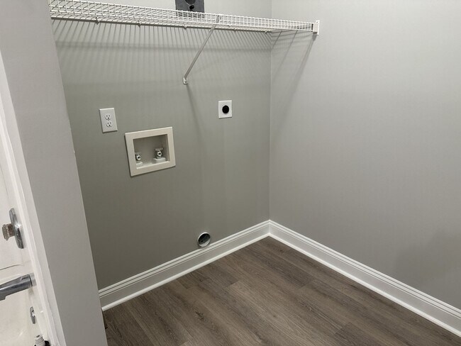 Building Photo - 1050 Rushing St