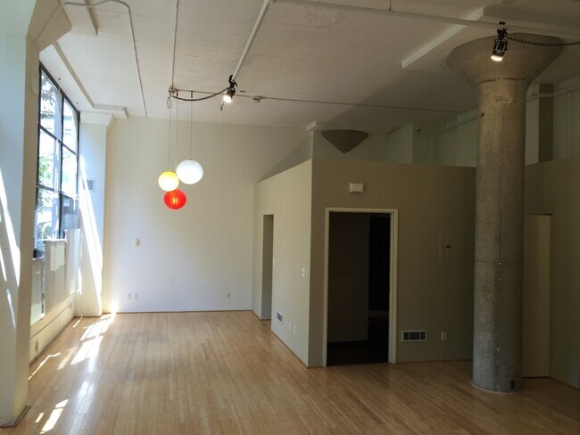 Building Photo - Highly sought after live/work space for le...