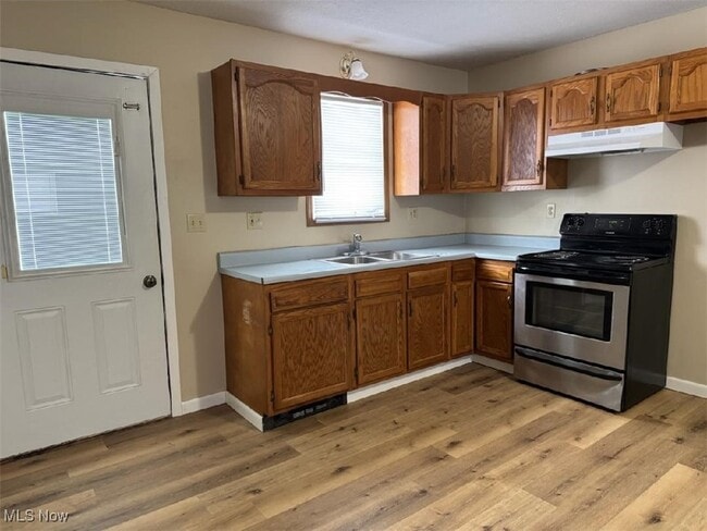 Building Photo - 118 8th Dr NE