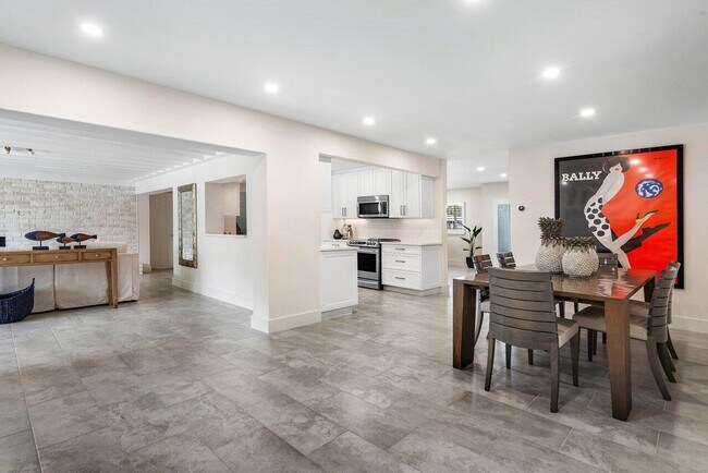 Building Photo - 2021 NW 3rd Ave