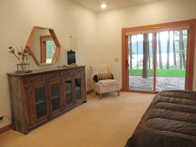 Building Photo - Hidden Whitefish Lake 3 bedroom Furnished ...