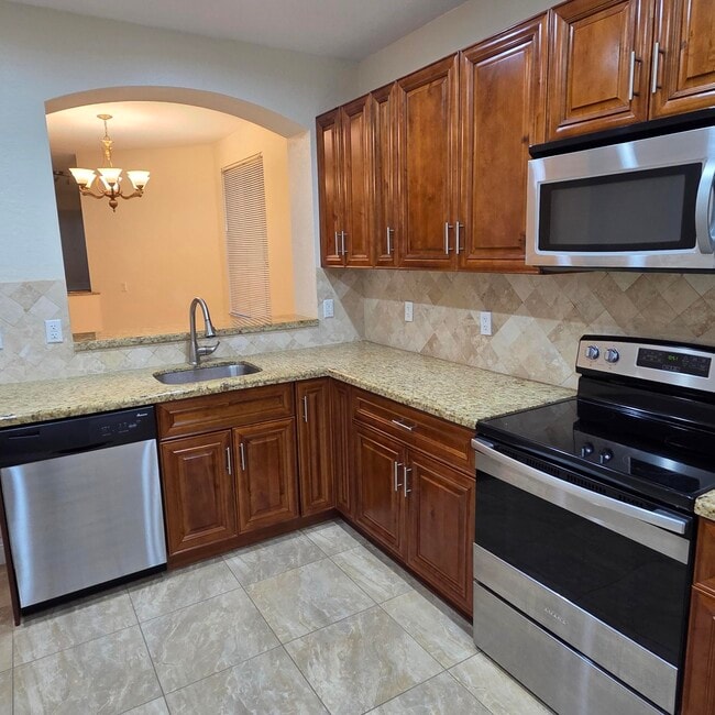 Building Photo - 2791 S Evergreen Cir