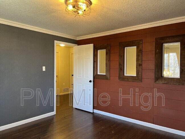 Building Photo - 6295 Taft St