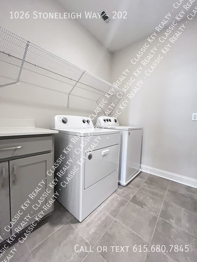 Building Photo - 1026 Stoneleigh Ln