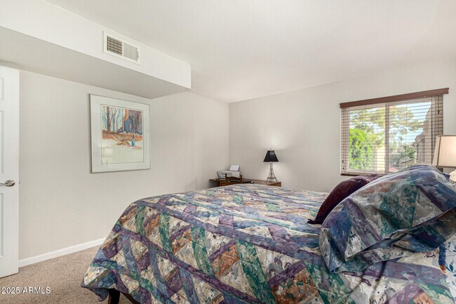 Building Photo - 5877 N Granite Reef Rd