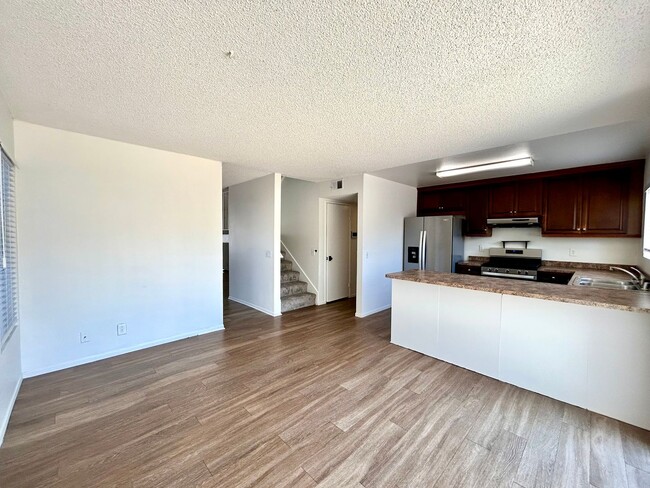 Building Photo - 5 Bed, 2 Bath in Otay Mesa!