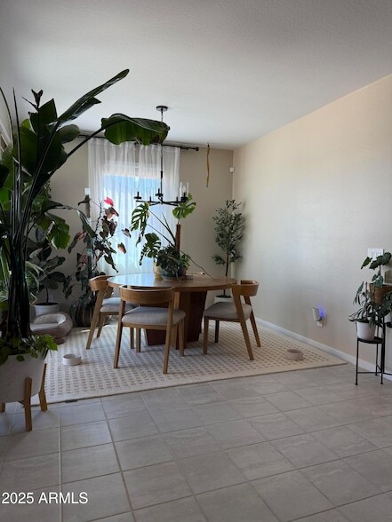 Building Photo - 2609 E San Miguel Dr