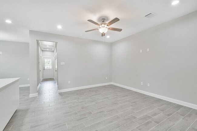 Building Photo - 7524 E Maxroy St